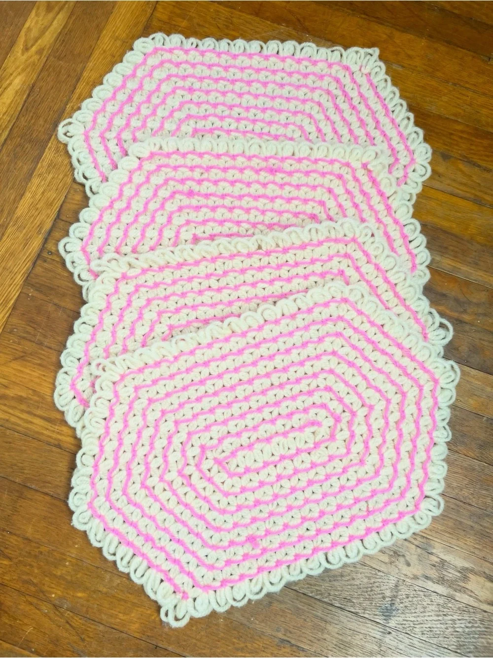 HANDMADE 70s 70s Vintage Crochet Wool Yarn Hexagon Placemats - Pink and Cream
